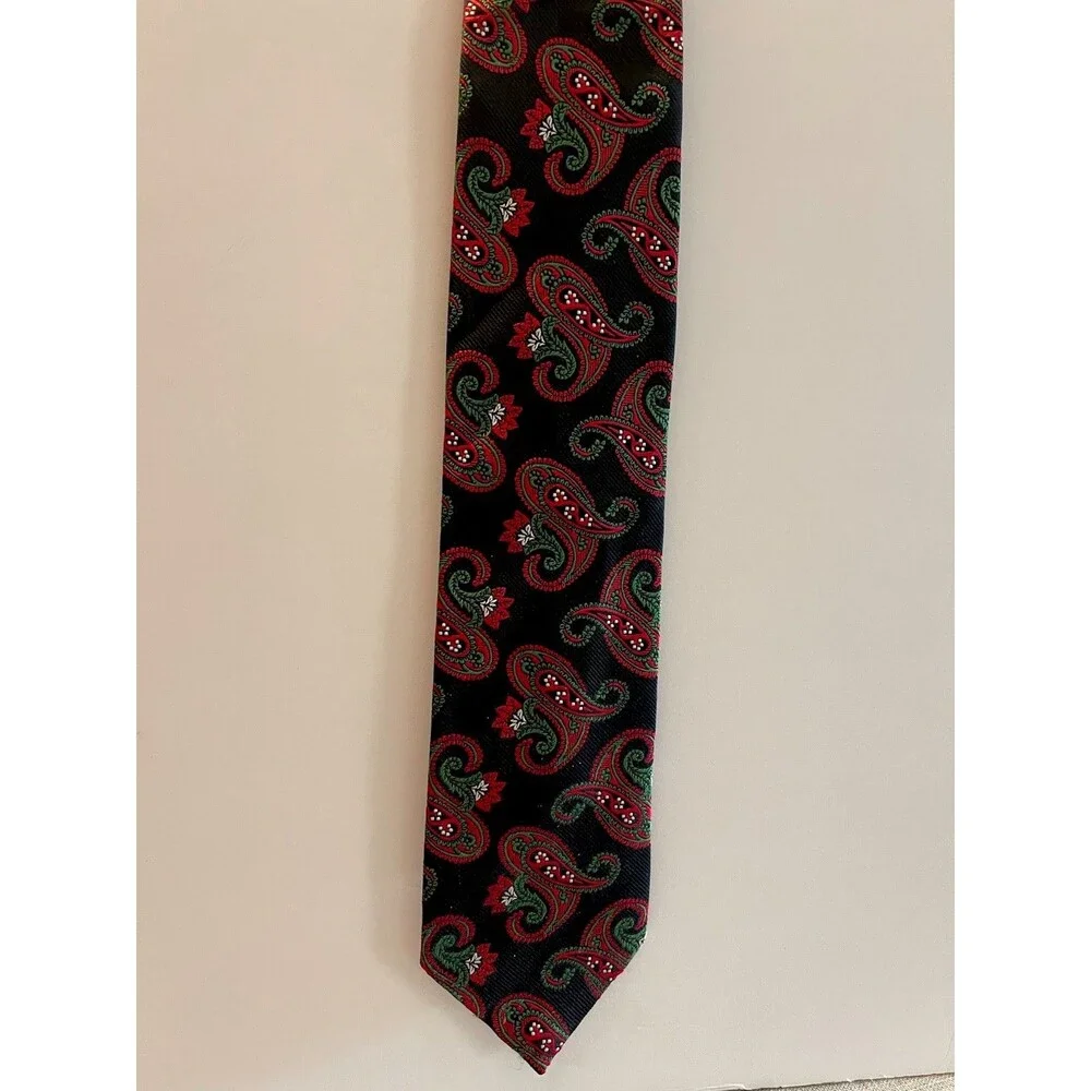 Vintage JZ richards silk tie Made In America Black And Red Pasley